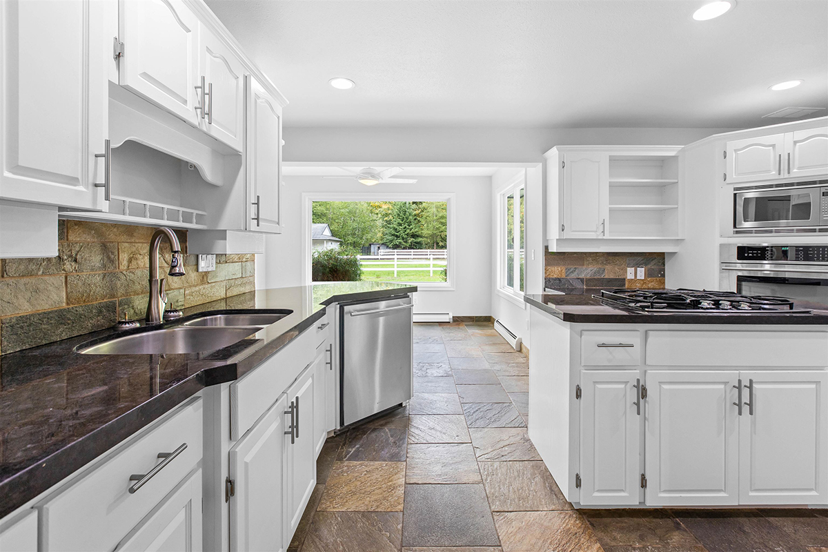 24893 Ferguson Avenue, Maple Ridge 11