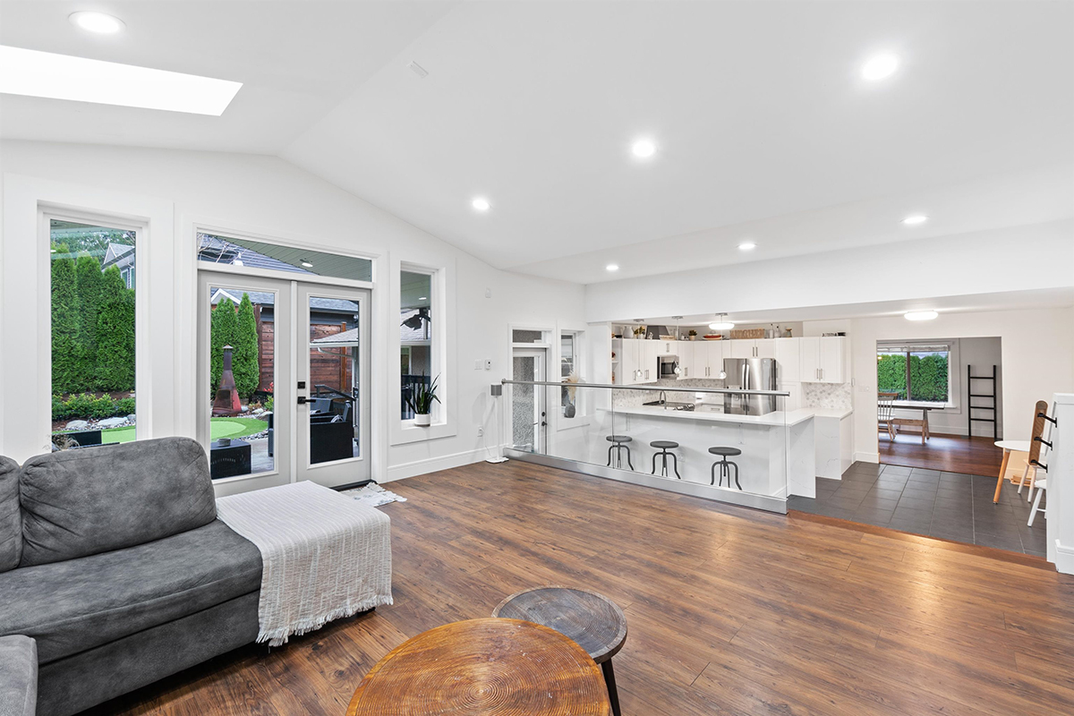 24055 Fern Crescent, Maple Ridge 2