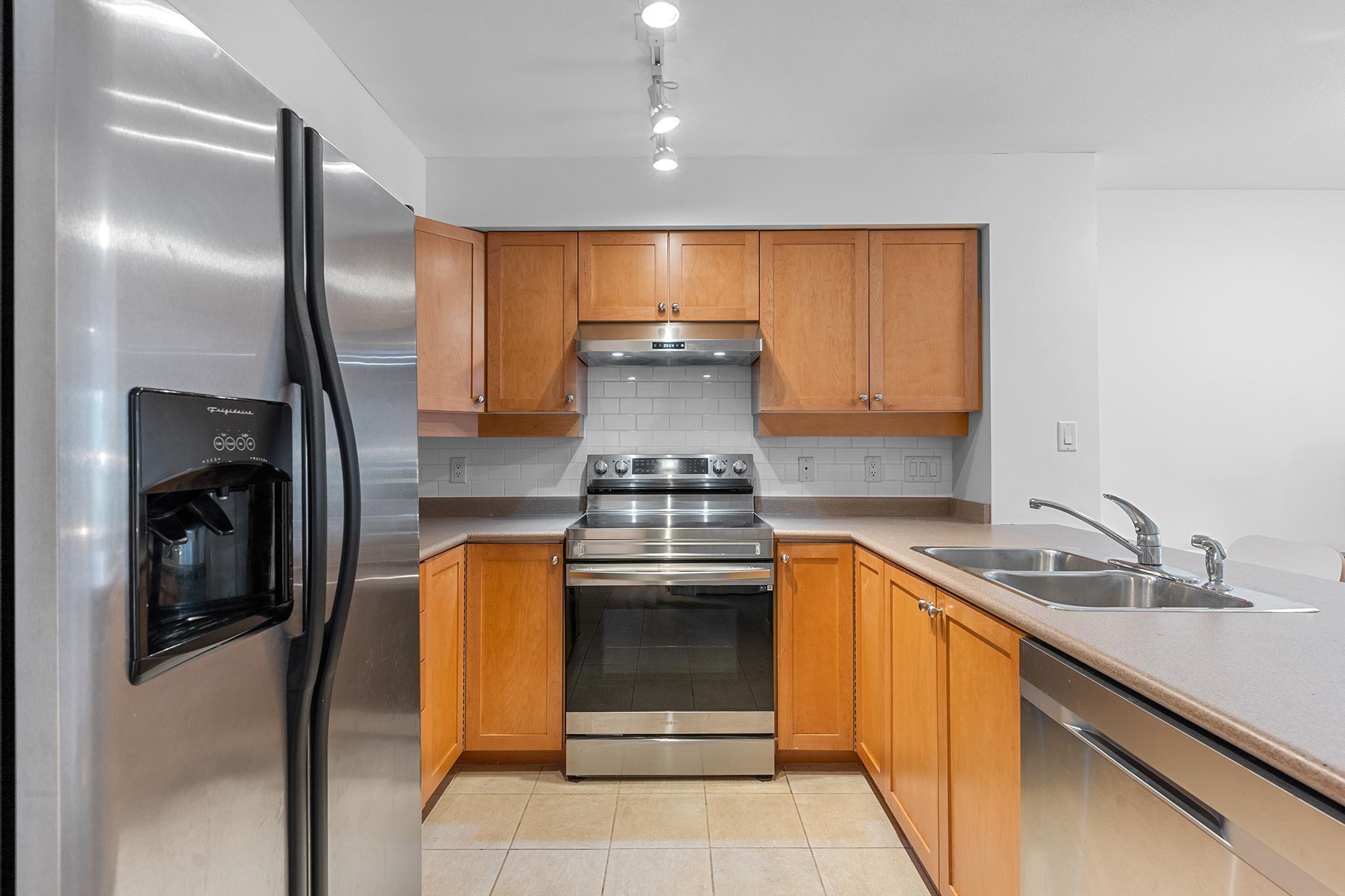 304 38 SEVENTH AVENUE, NEW WESTMINSTER 3