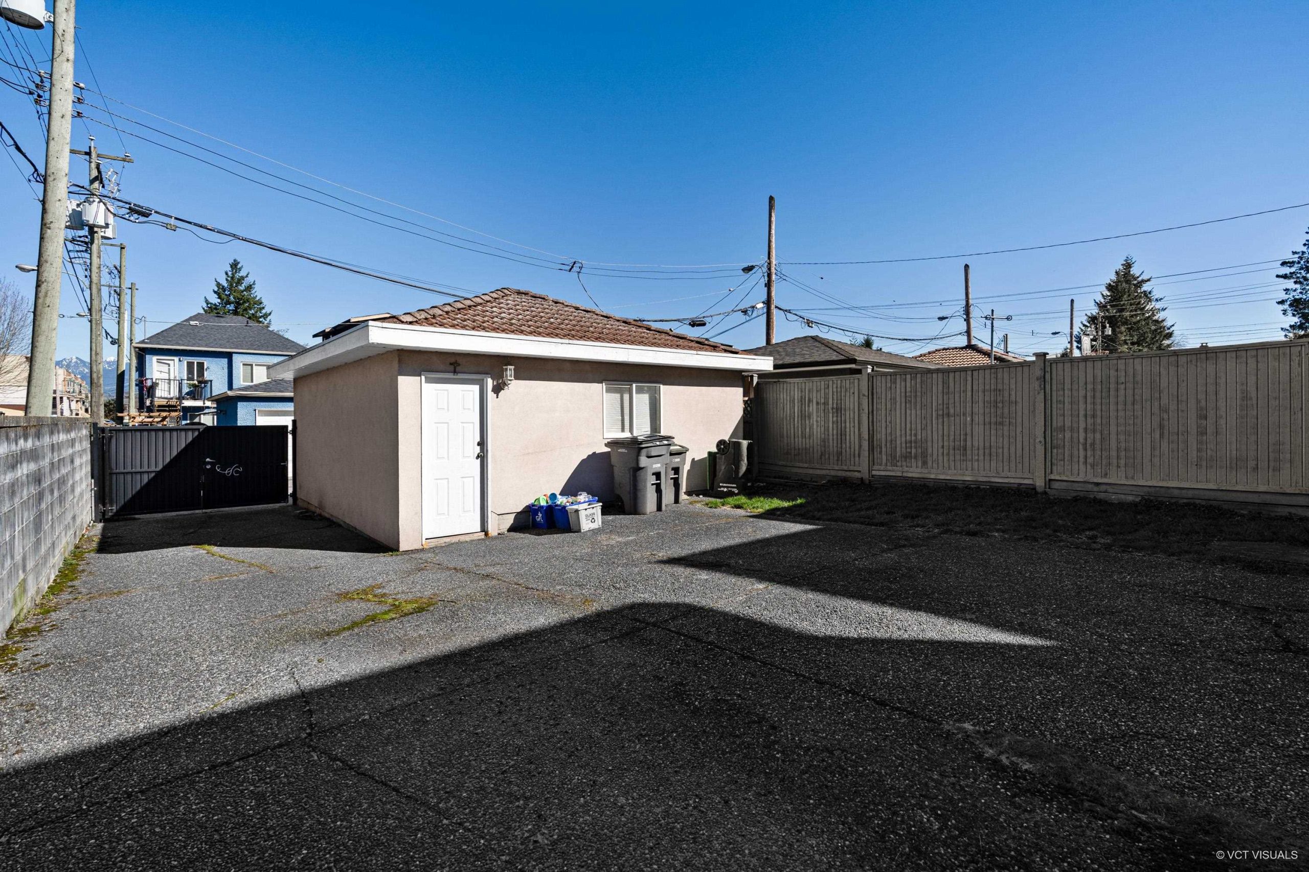 719 E 27 AVENUE, VANCOUVER 23